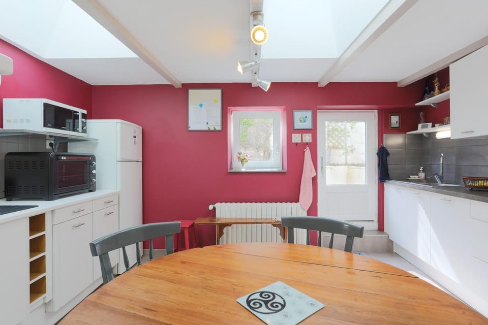 Property building, Kitchen or kitchenette, Living room