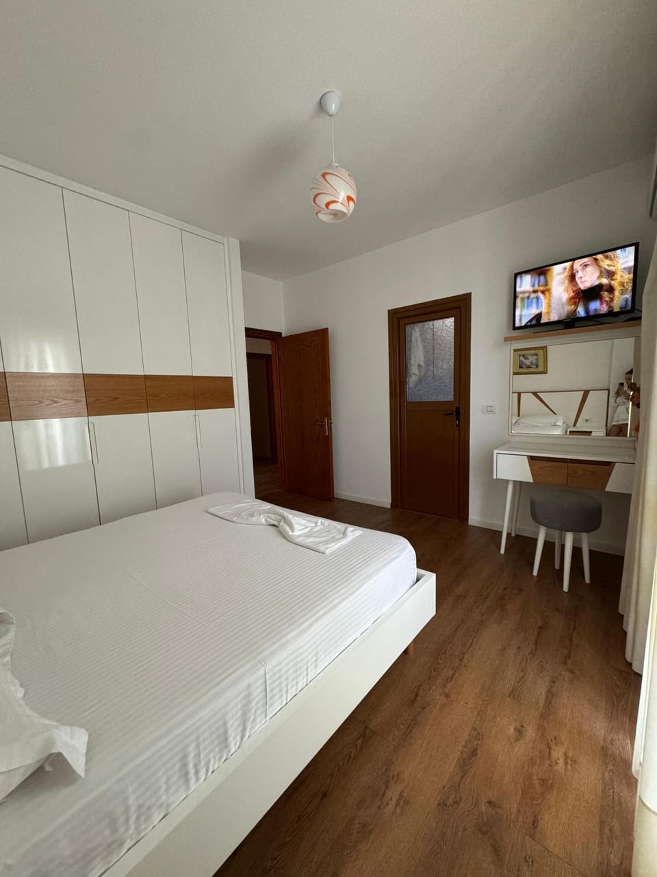 TV and multimedia, Photo of the whole room, Bedroom, wardrobe