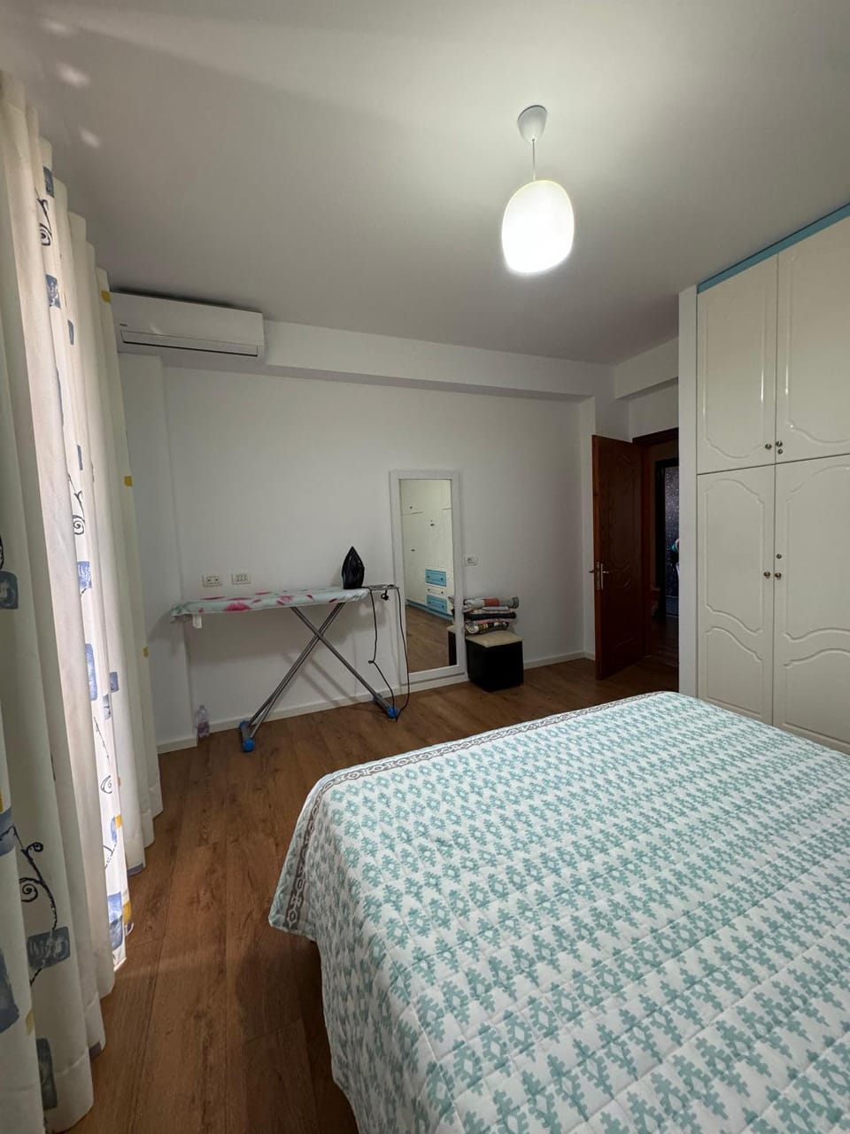 Bed, Photo of the whole room, wardrobe