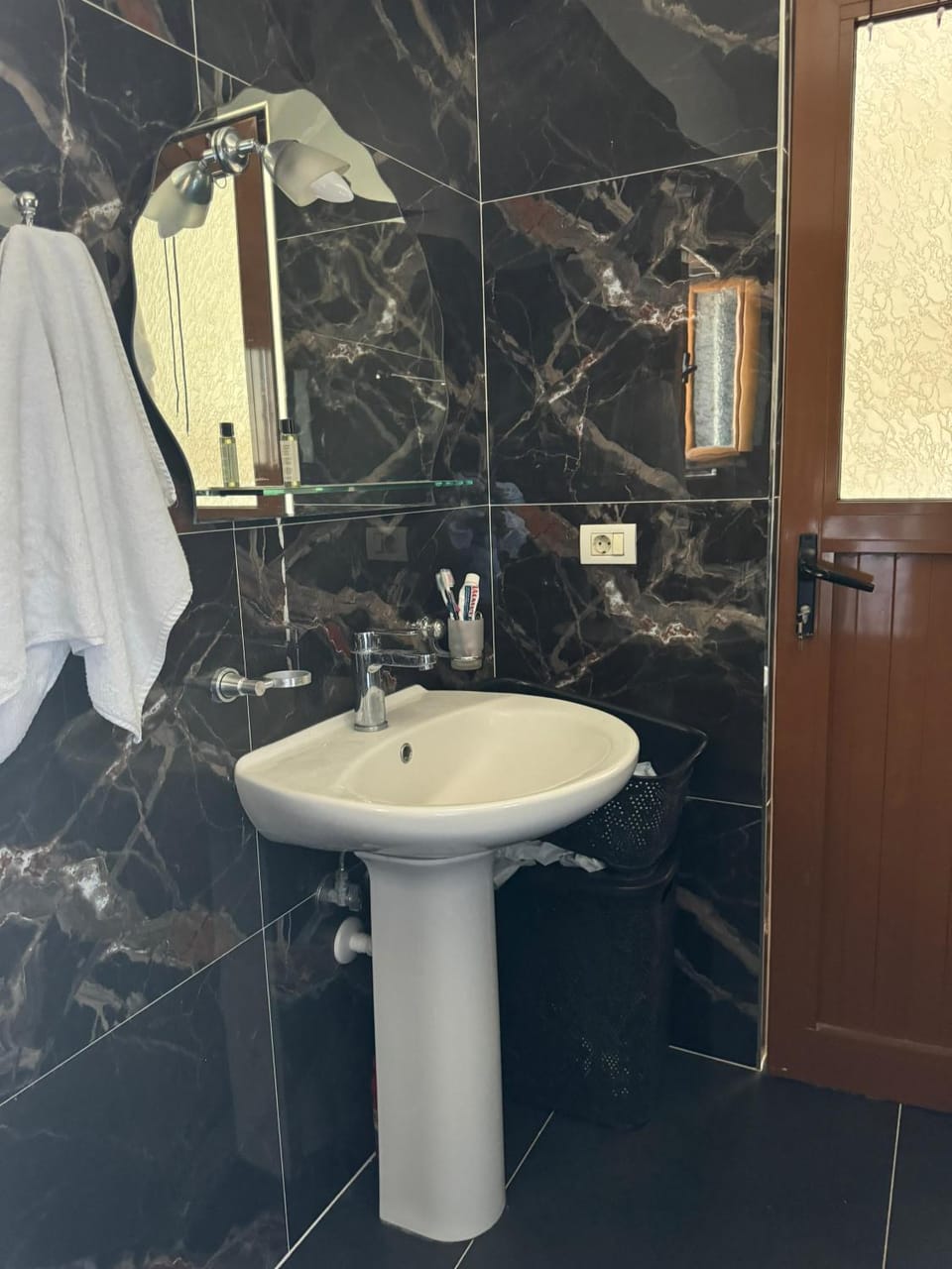 Shower, Toilet, Bathroom, towels