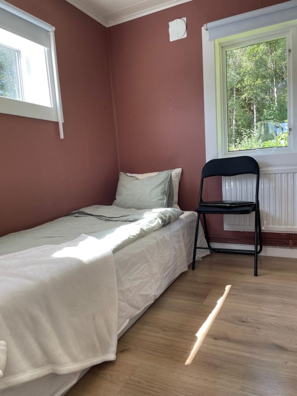 Stuga med strandtomt i Smålands natursköna miljö House in Västra Götaland County