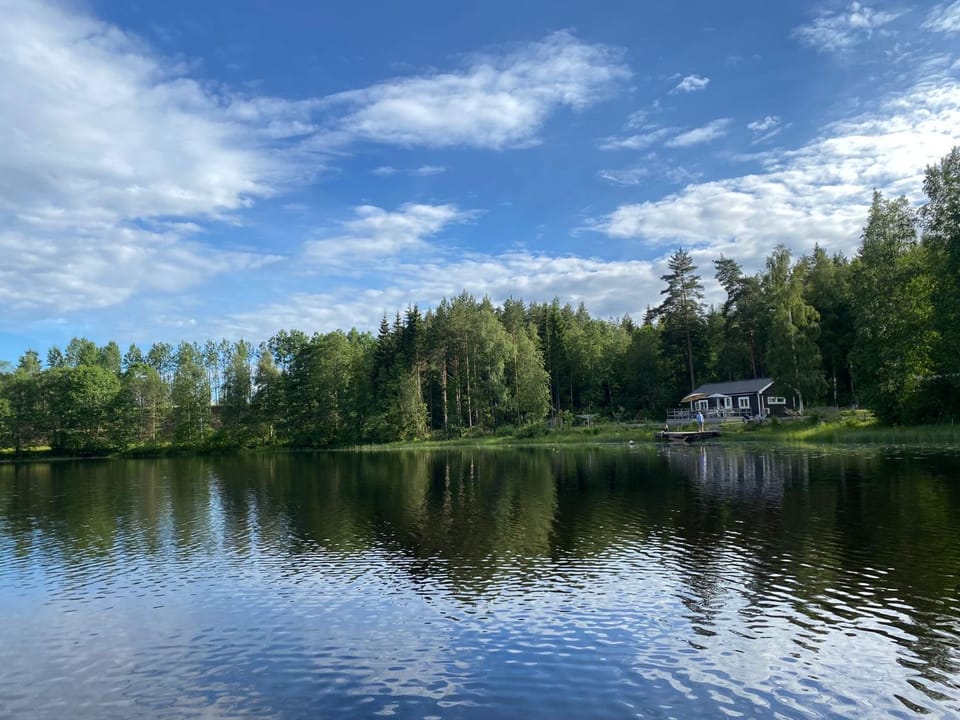 Stuga med strandtomt i Smålands natursköna miljö House in Västra Götaland County