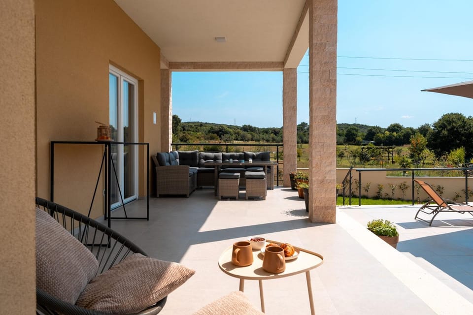 Natural landscape, View (from property/room), Balcony/Terrace, Seating area