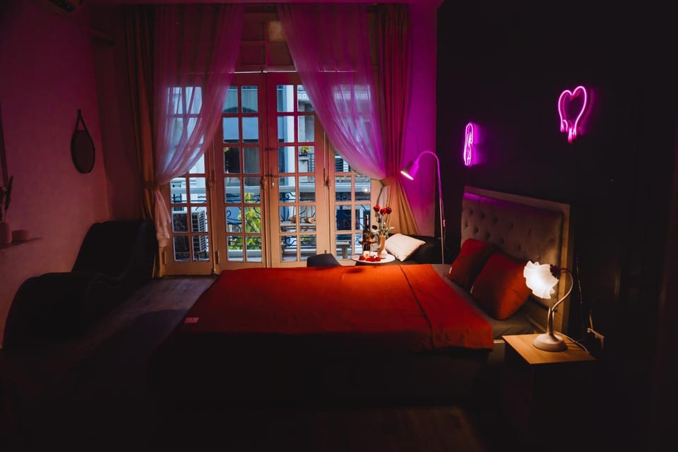 Photo of the whole room, Bedroom