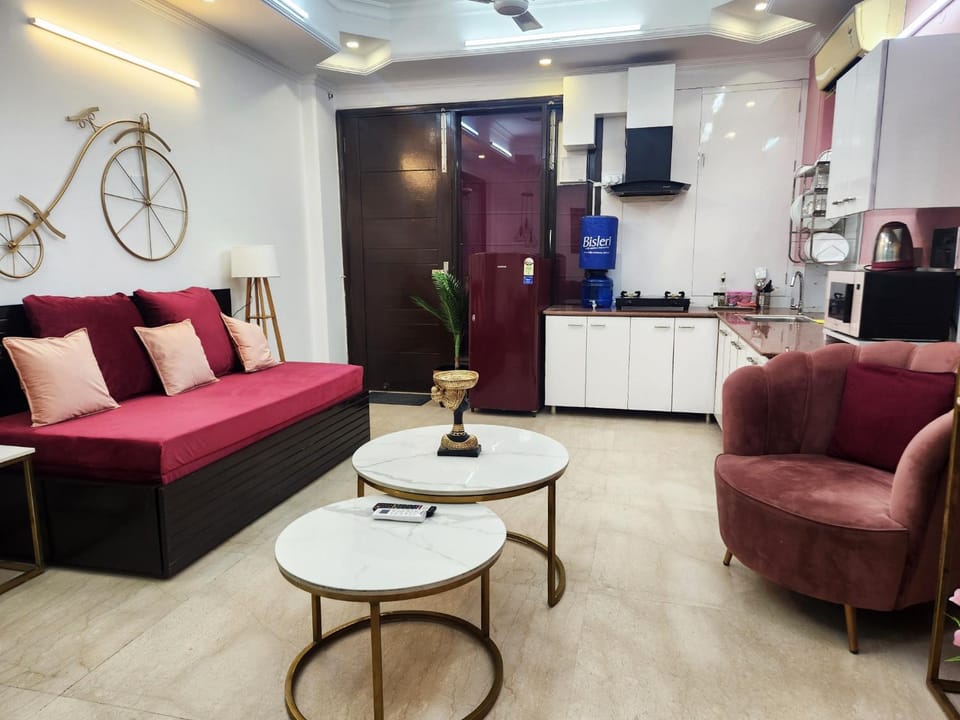 Kitchen or kitchenette, Living room, Seating area