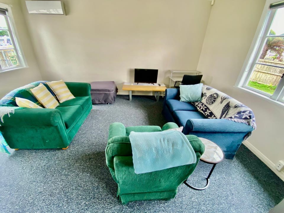 TV and multimedia, Living room, Business facilities, air conditioner