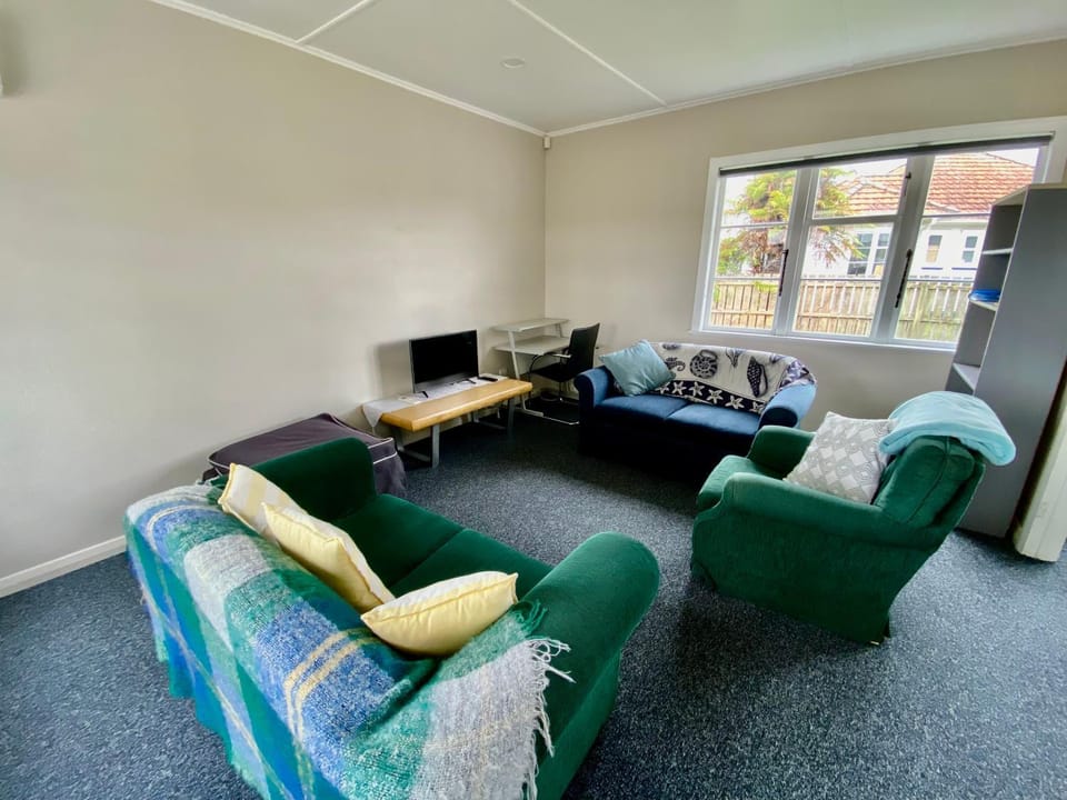 TV and multimedia, Living room, Business facilities