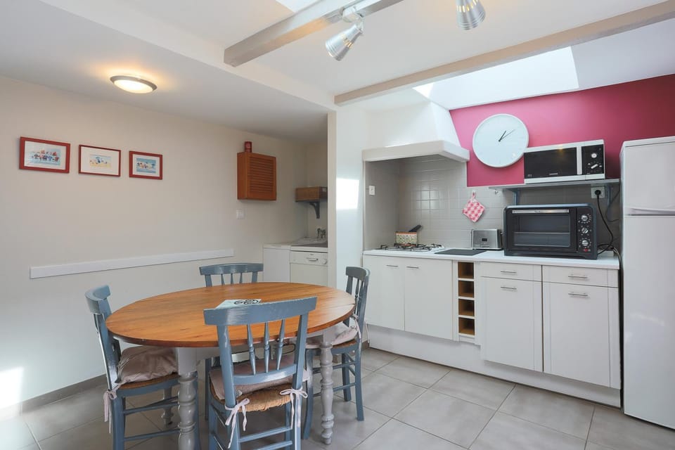 Property building, Kitchen or kitchenette, Living room