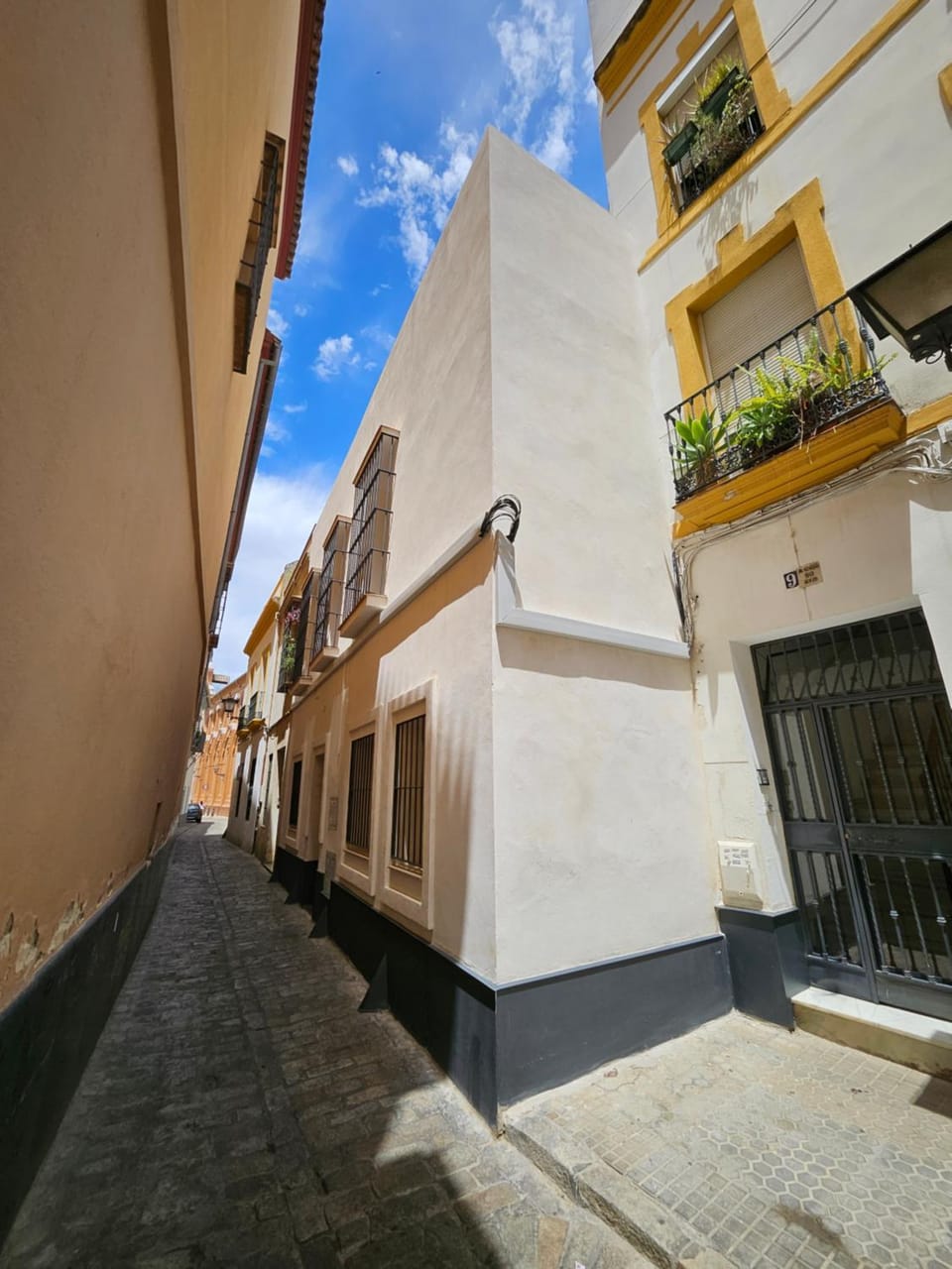 Property building, Day, Neighbourhood, Street view