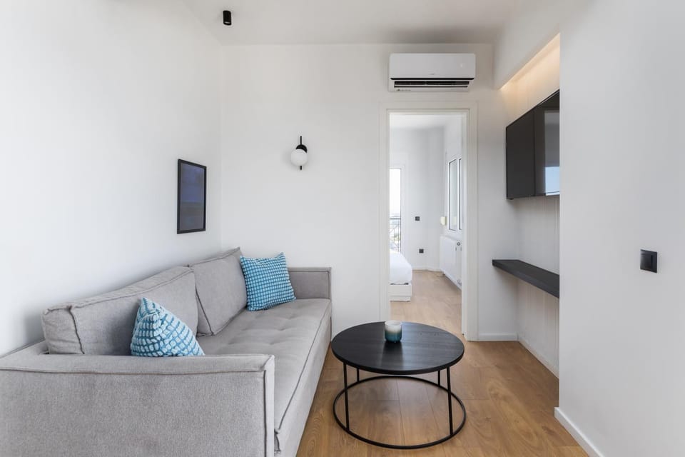 TV and multimedia, Living room, Seating area, air conditioner