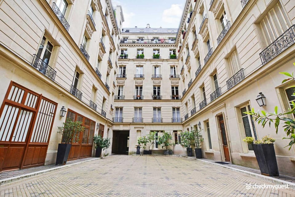 Property building, Facade/entrance