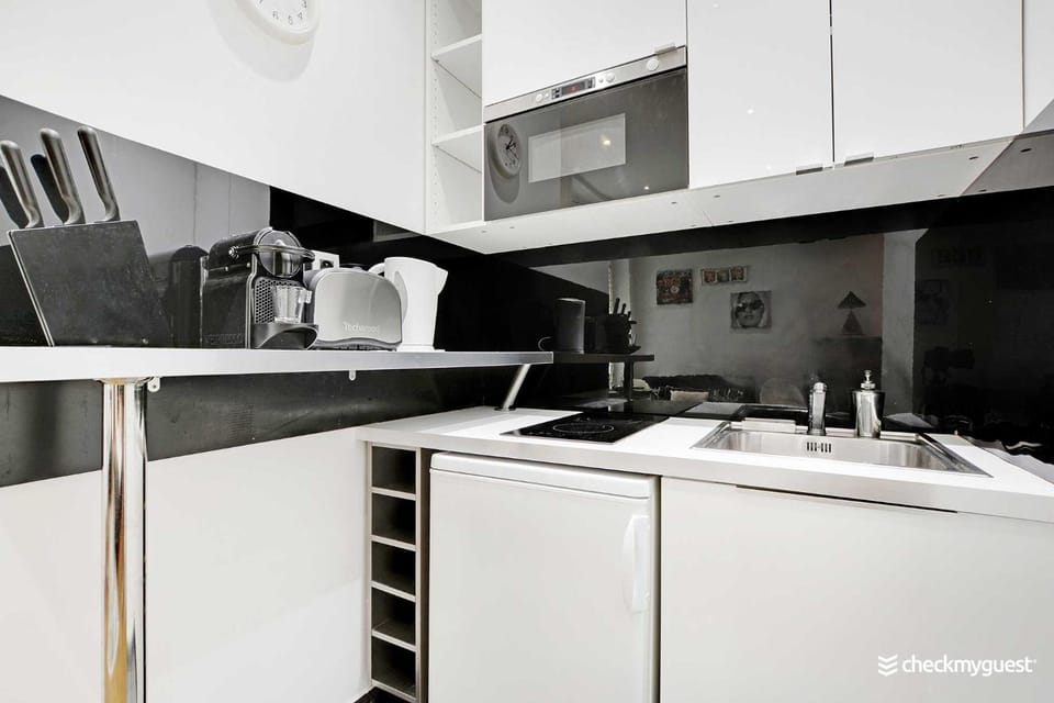 Kitchen or kitchenette