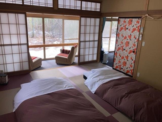 Photo of the whole room, Bedroom