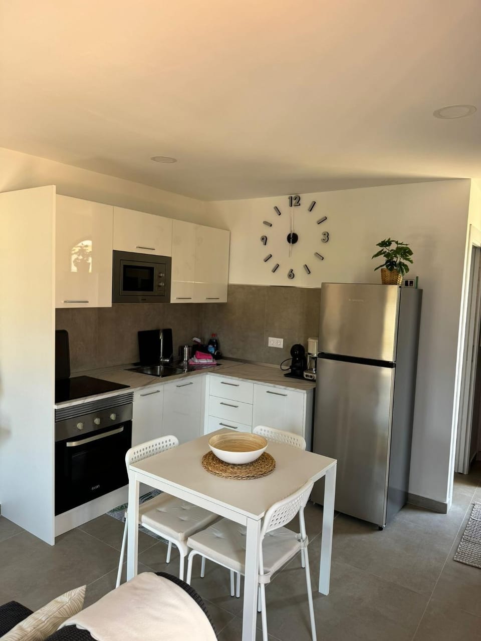 Kitchen or kitchenette, Dining area, oven, stove, toaster