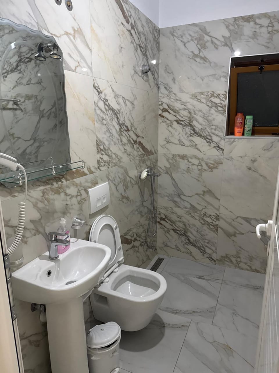Anila's Roooms Garden View Apartment in Sarandë