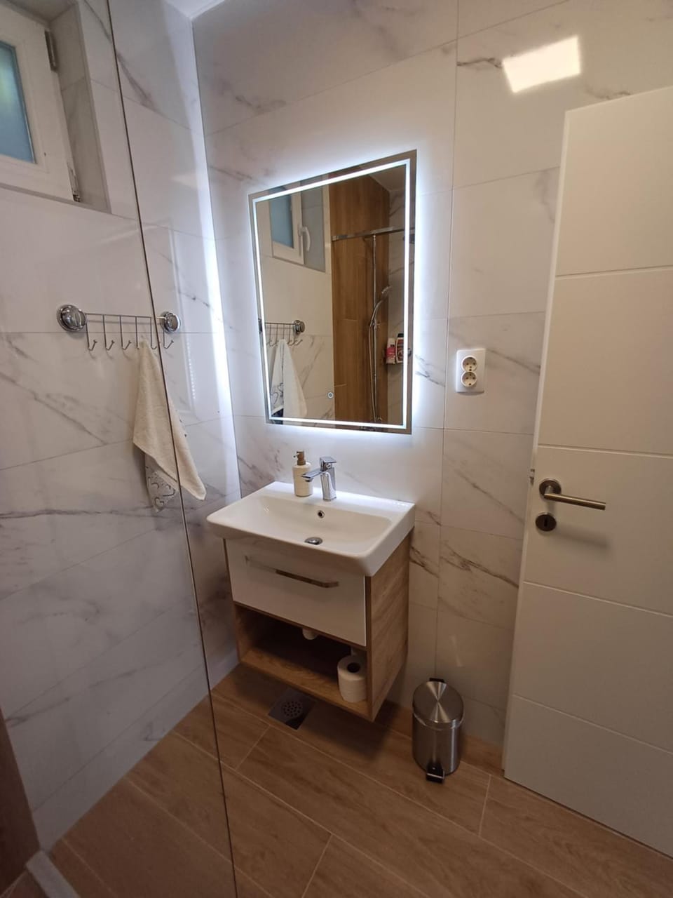 Shower, Bathroom, towels