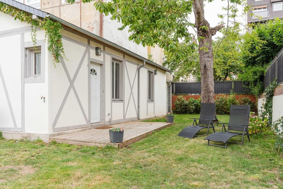Property building, Garden view