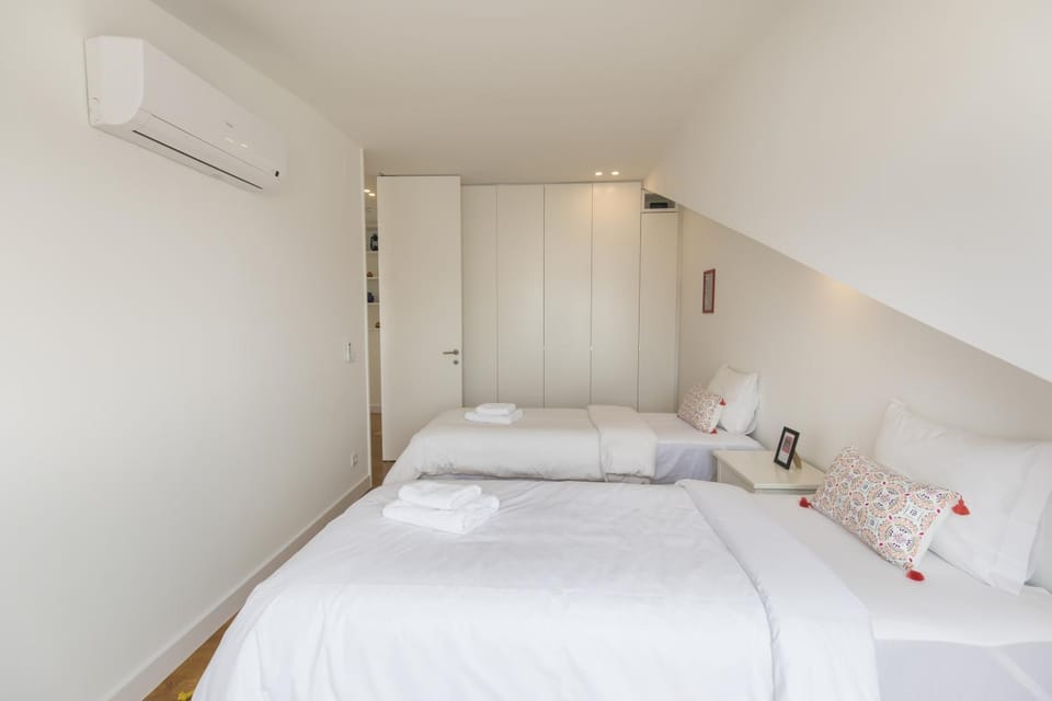 Bed, Photo of the whole room, Bedroom, wardrobe, air conditioner