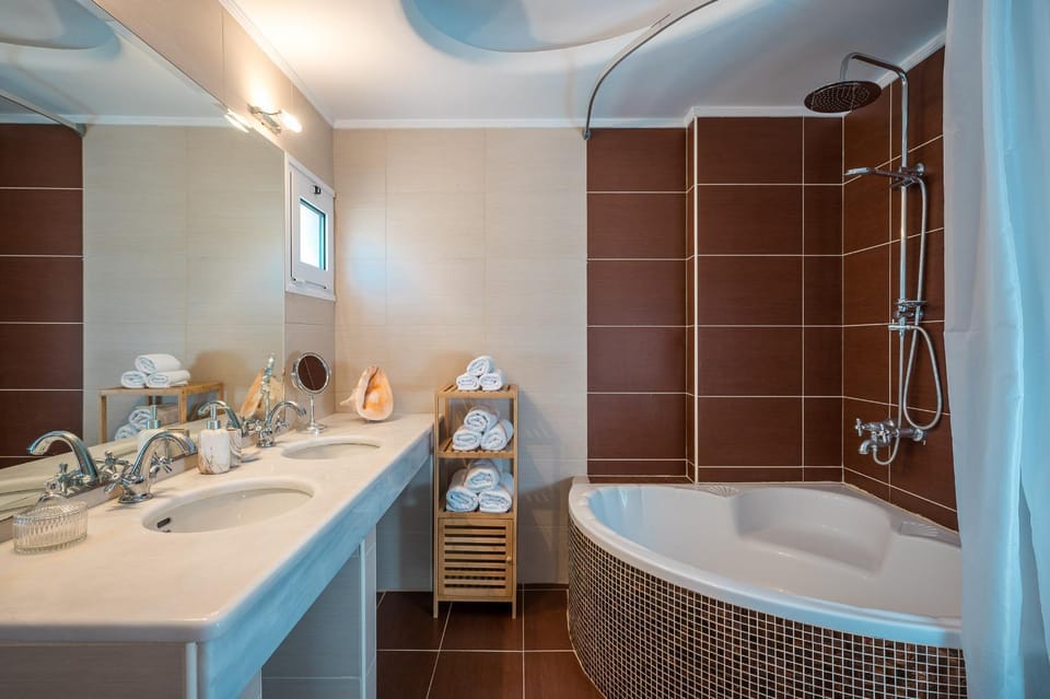 Bathroom, Bath, towels