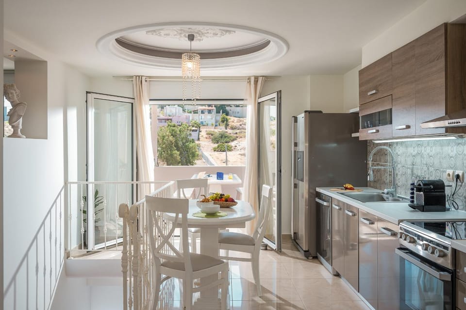 Photo of the whole room, kitchen