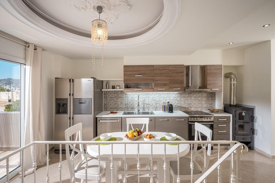 Photo of the whole room, kitchen