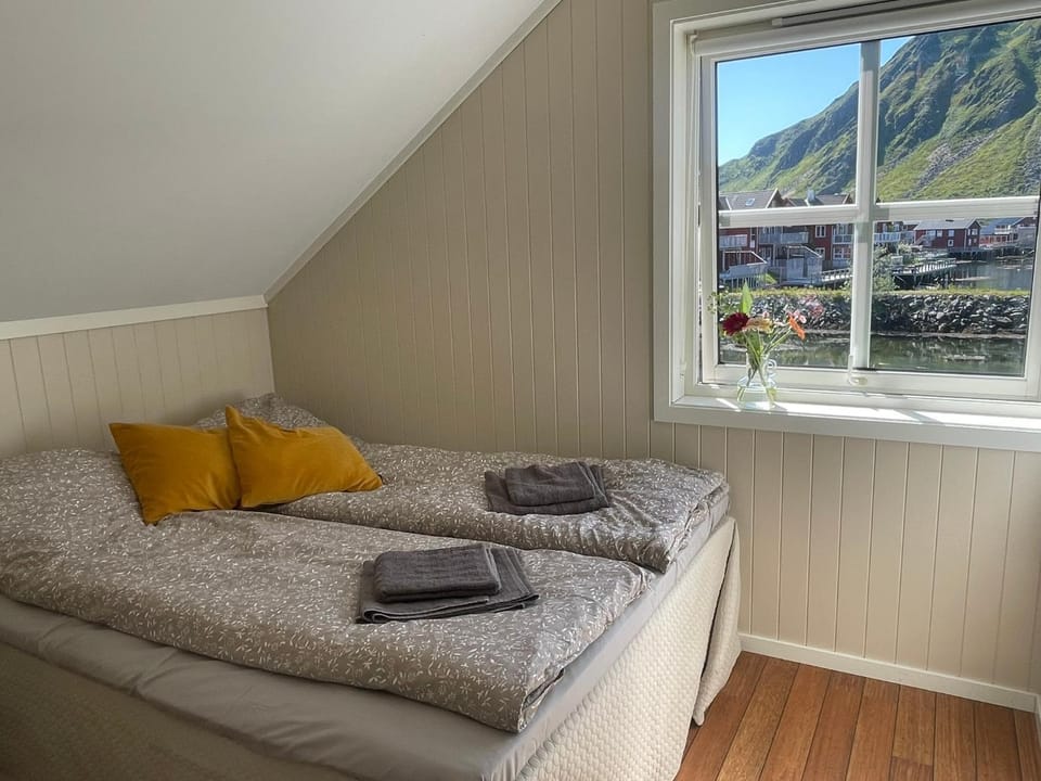 Modern Fishermans Cabin Cabin in Lofoten