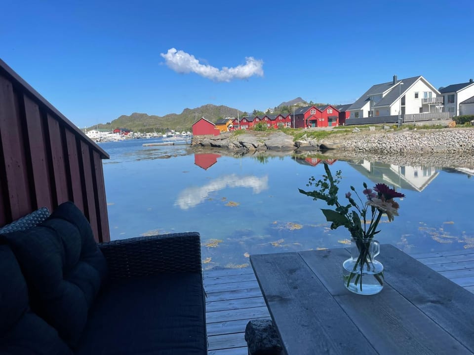 Modern Fishermans Cabin Cabin in Lofoten