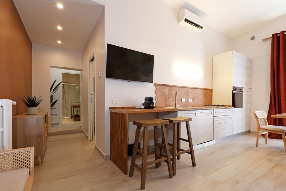 TV and multimedia, Kitchen or kitchenette, Living room, Seating area, Dining area, oven, stove, air conditioner