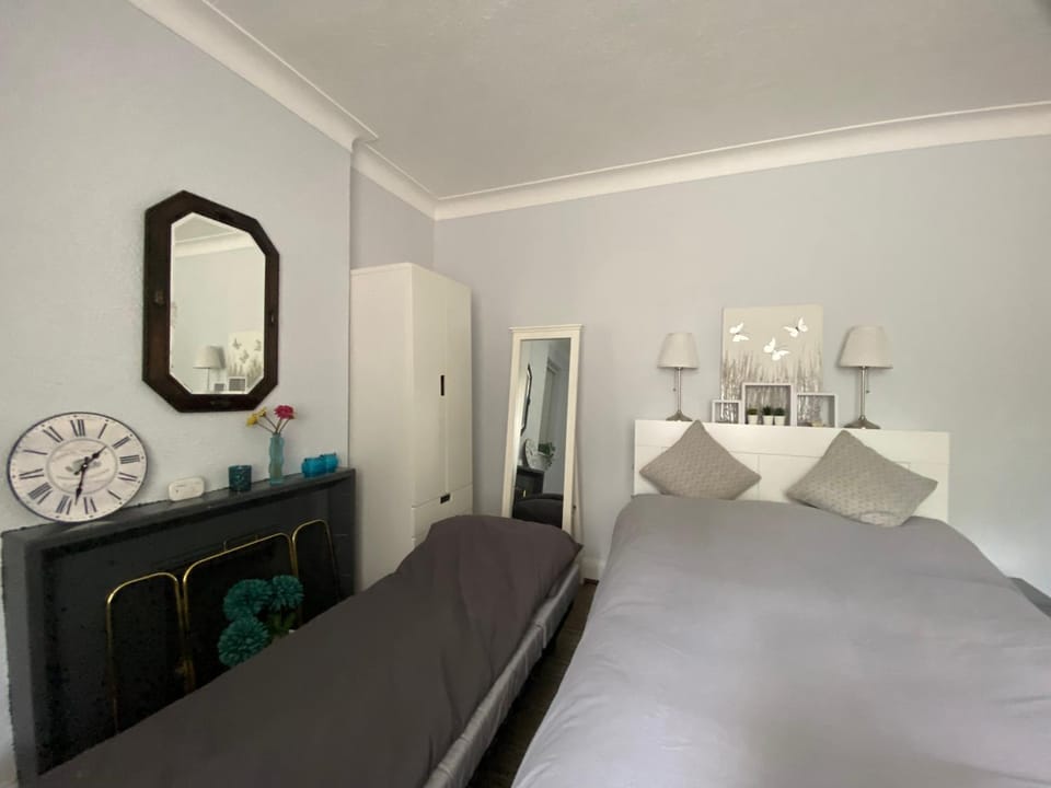 Spacious Double Studio-style room Vacation rental in Orpington