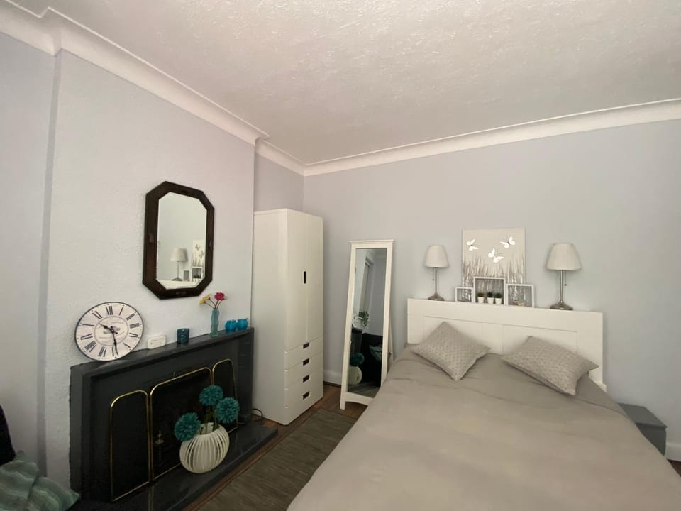 Spacious Double Studio-style room Vacation rental in Orpington