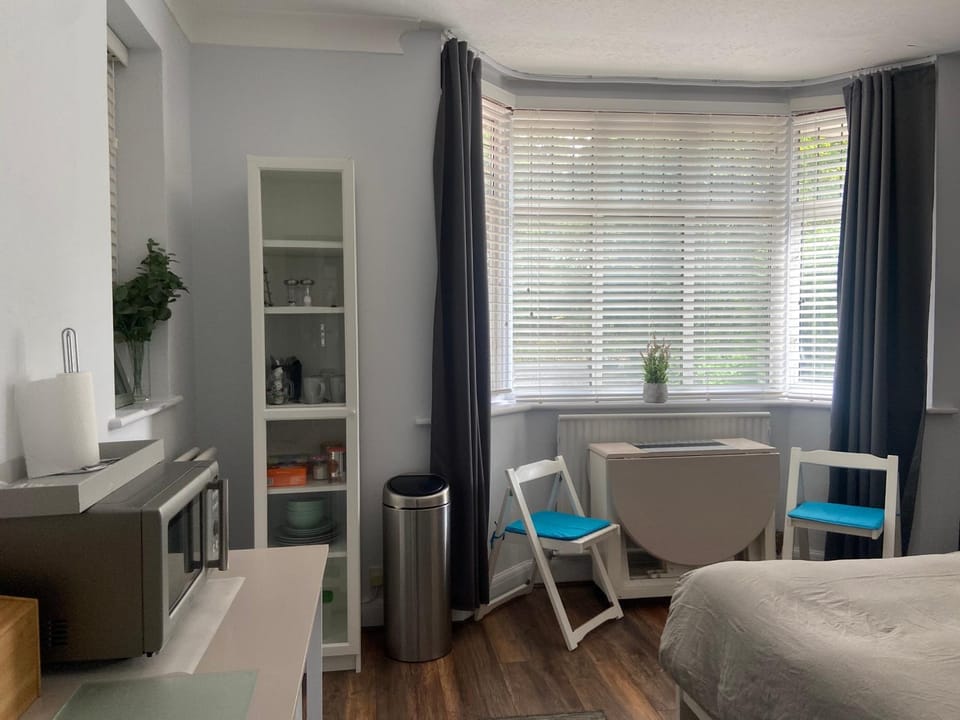 Spacious Double Studio-style room Vacation rental in Orpington