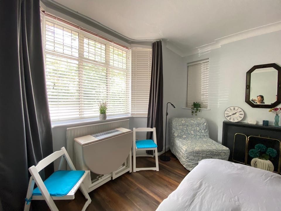 Spacious Double Studio-style room Vacation rental in Orpington
