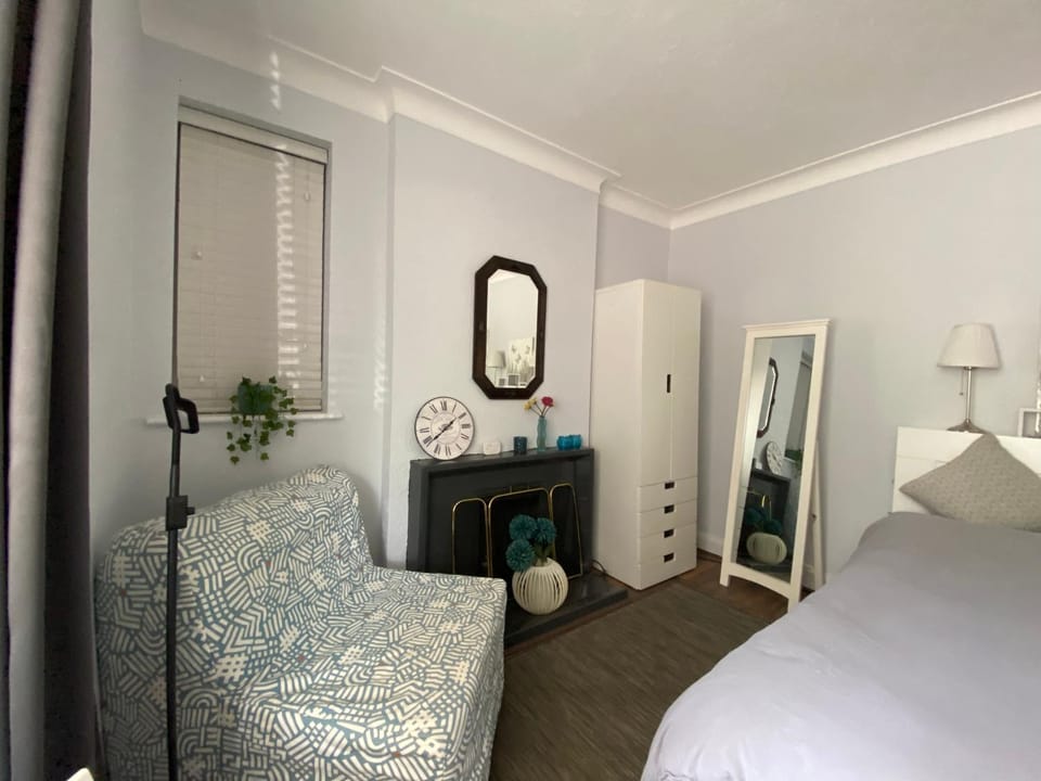 Spacious Double Studio-style room Vacation rental in Orpington