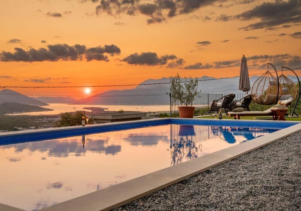 Case del Tramonto Villa in Kotor Municipality