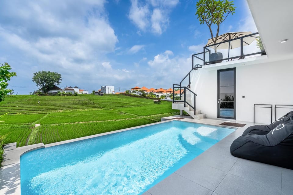 Property building, Day, Natural landscape, Balcony/Terrace, Pool view, Swimming pool