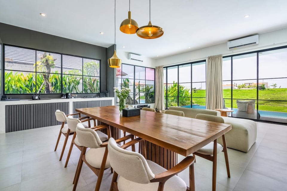 Living room, Dining area, Pool view, air conditioner