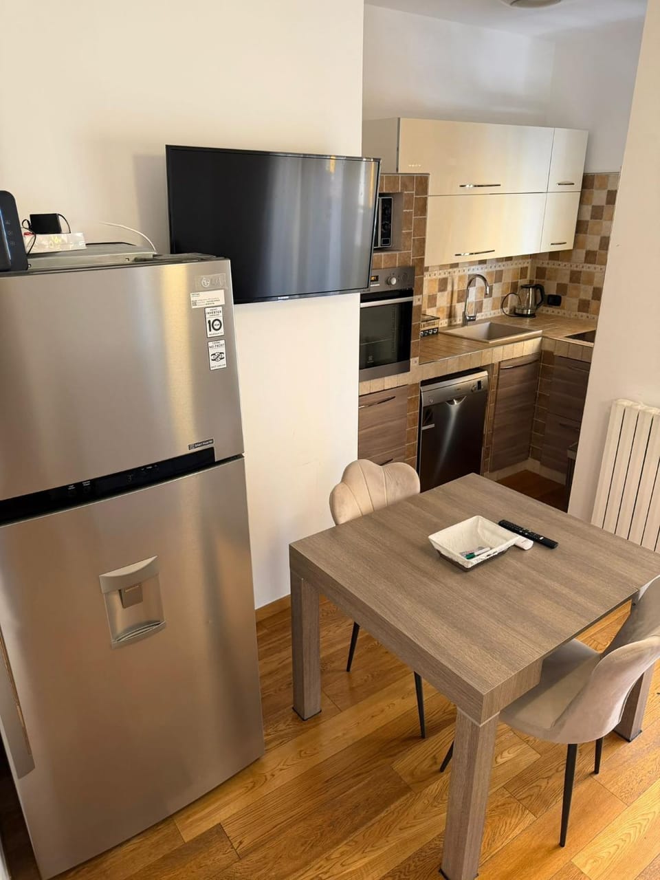 Kitchen or kitchenette, Dining area, dishwasher, oven, stove