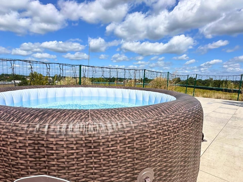 Hot Tub, Hot Tub