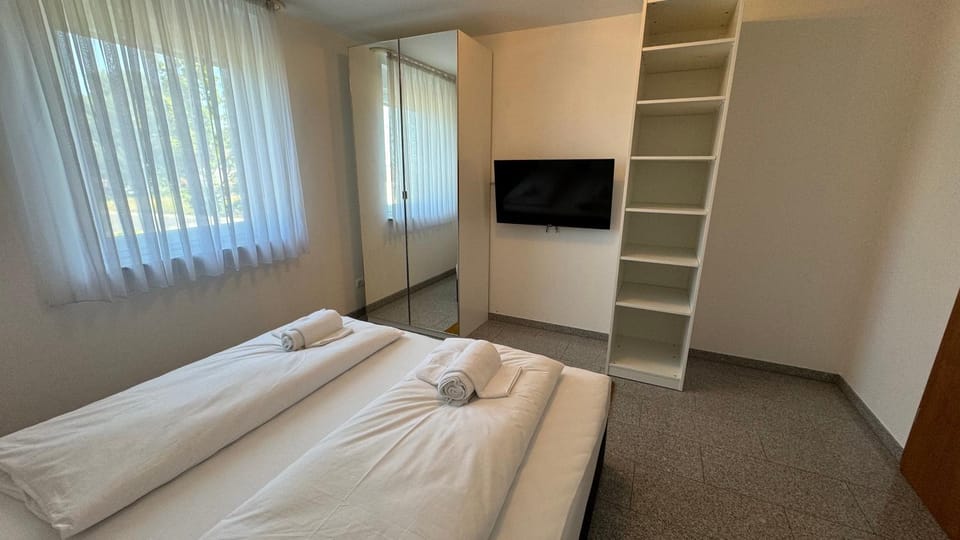 Bed, TV and multimedia, Photo of the whole room, Evening entertainment, Bedroom, towels, wardrobe