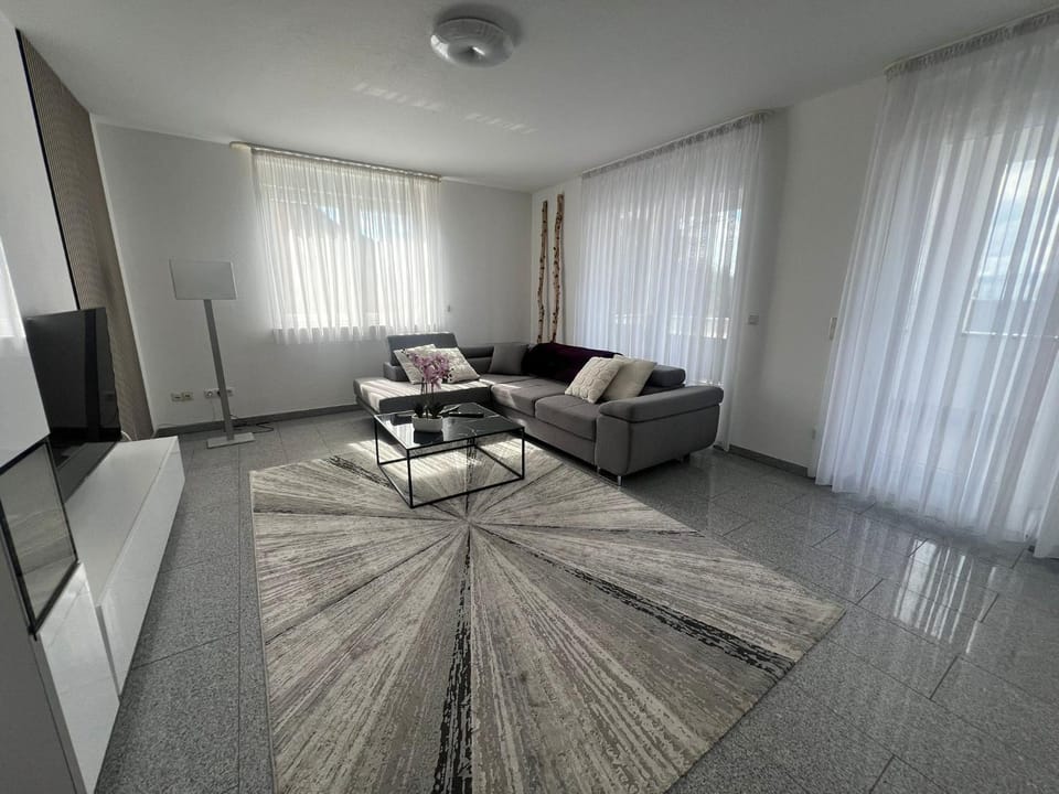 Communal lounge/ TV room, TV and multimedia, Living room, Seating area, Evening entertainment