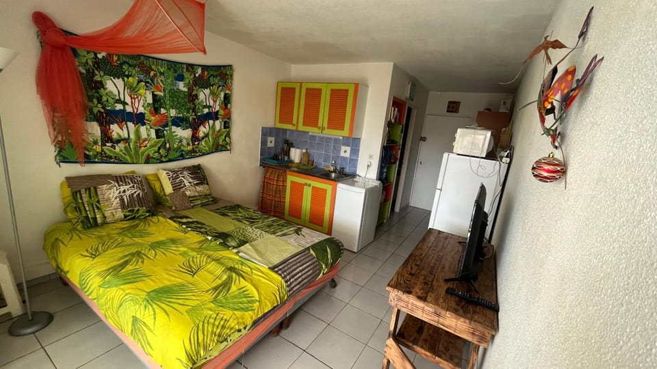Kitchen or kitchenette, Photo of the whole room, wardrobe