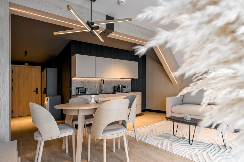 Kitchen or kitchenette, Seating area, Dining area