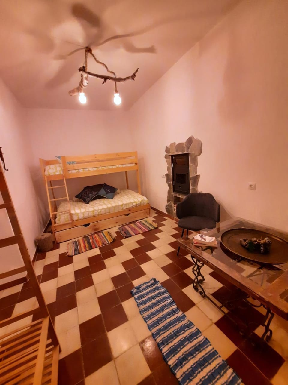 Bed, Photo of the whole room, Bedroom, fireplace