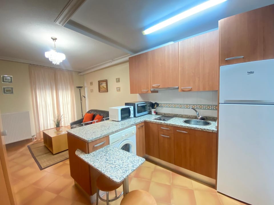 Kitchen or kitchenette, Dining area, oven, stove, toaster