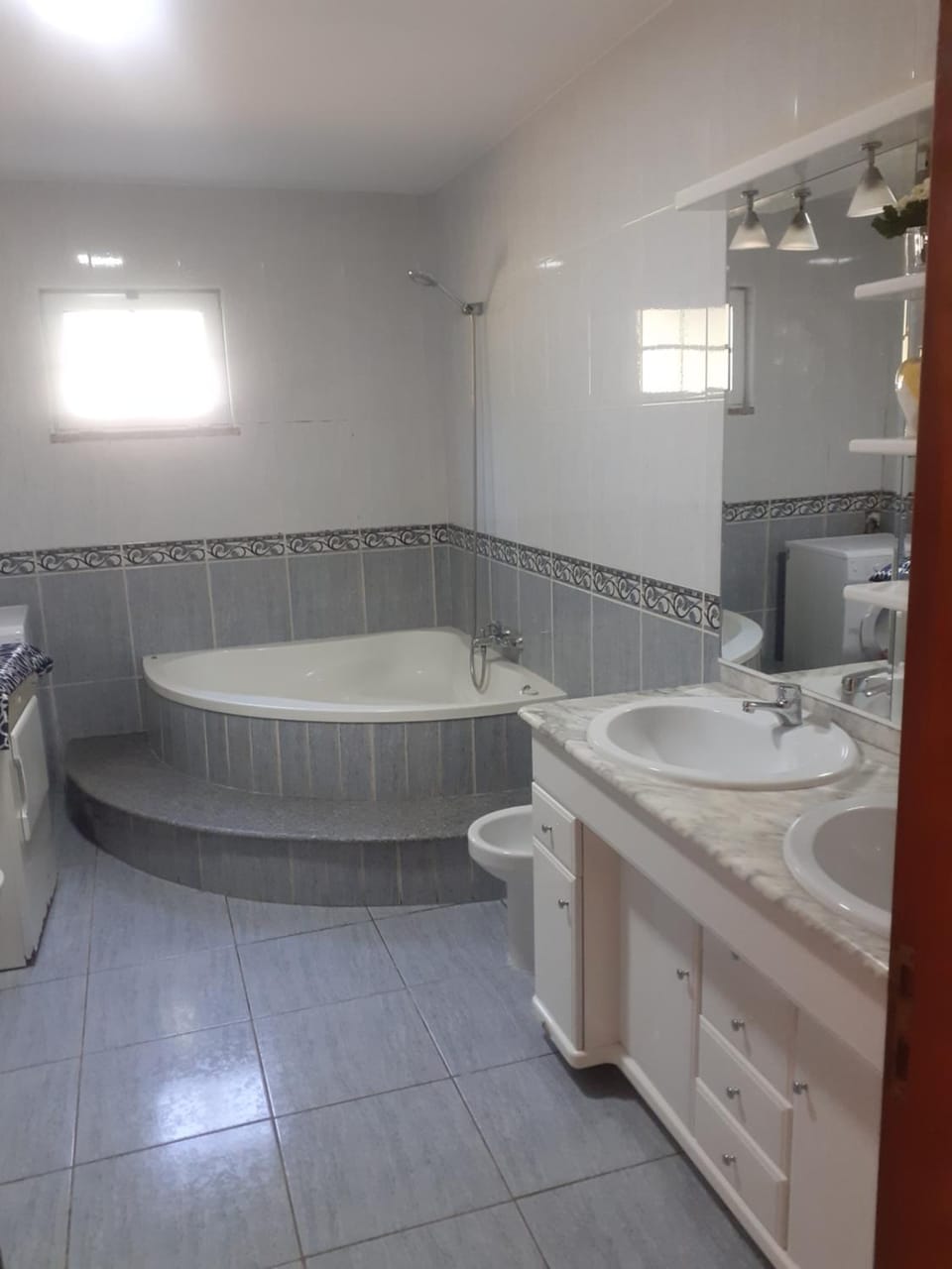 Bathroom, Bath, towels