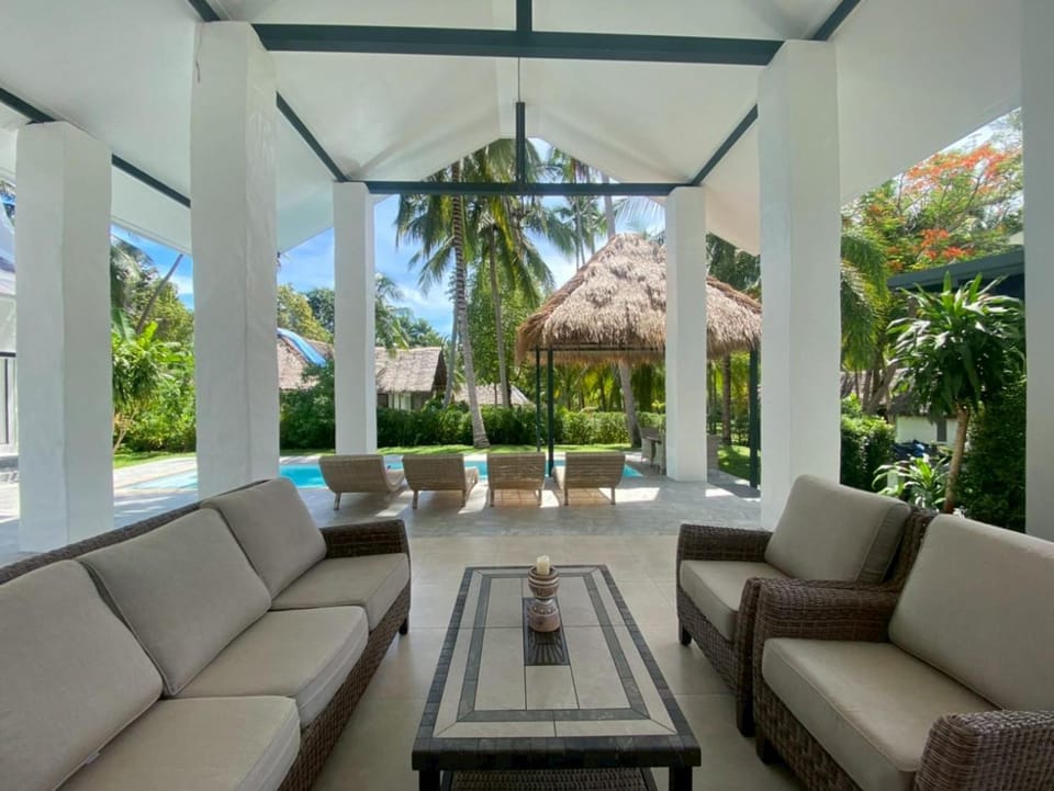 Patio, Day, Garden, Seating area