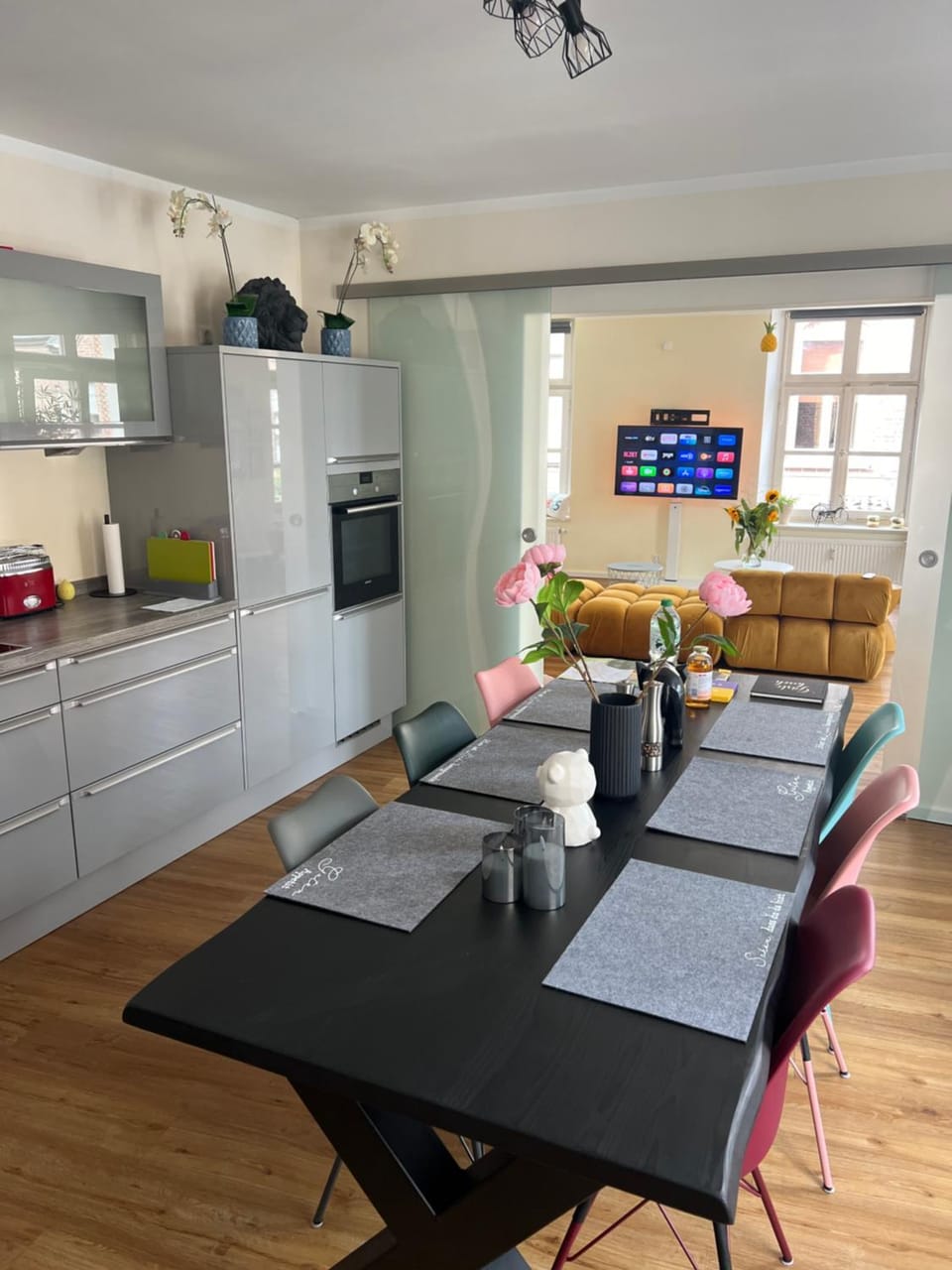 Kitchen or kitchenette, Dining area, oven, pet friendly, stove