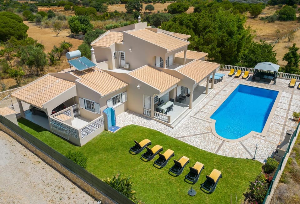 Property building, Bird's eye view, Pool view, Swimming pool, sunbed