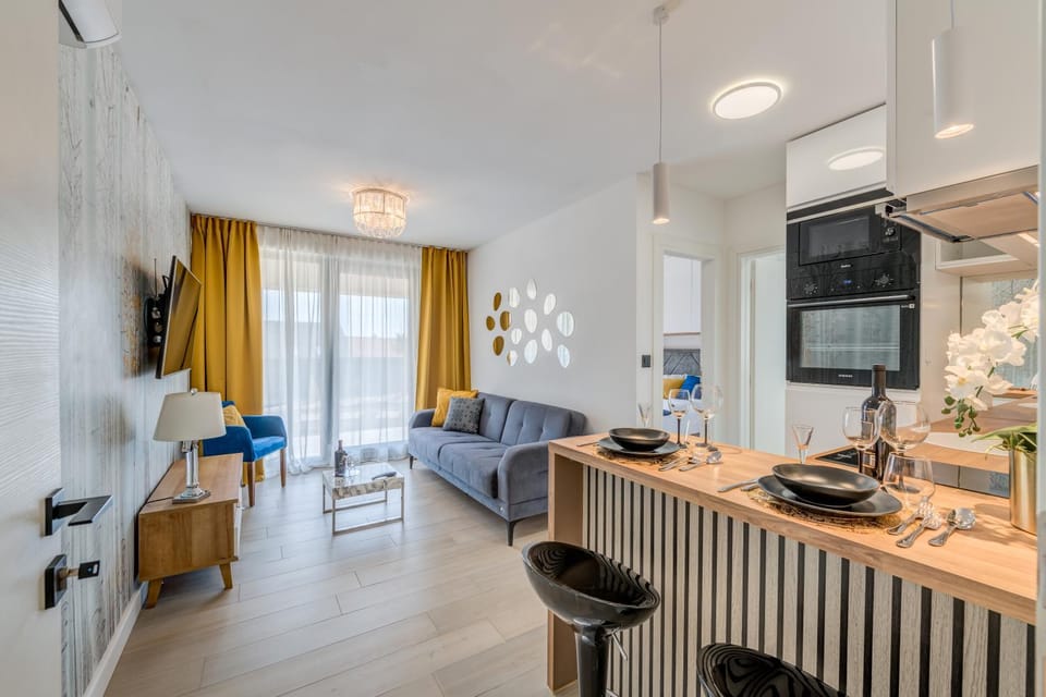 TV and multimedia, Kitchen or kitchenette, Living room, Seating area