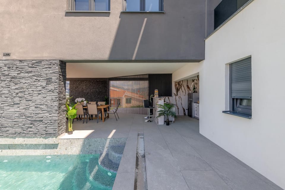 Property building, Pool view, Swimming pool